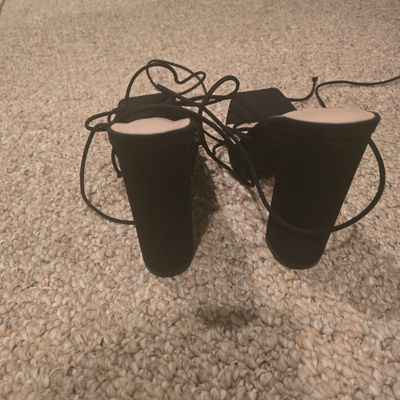Chic Black Strappy Heels - Picture 4 of 5